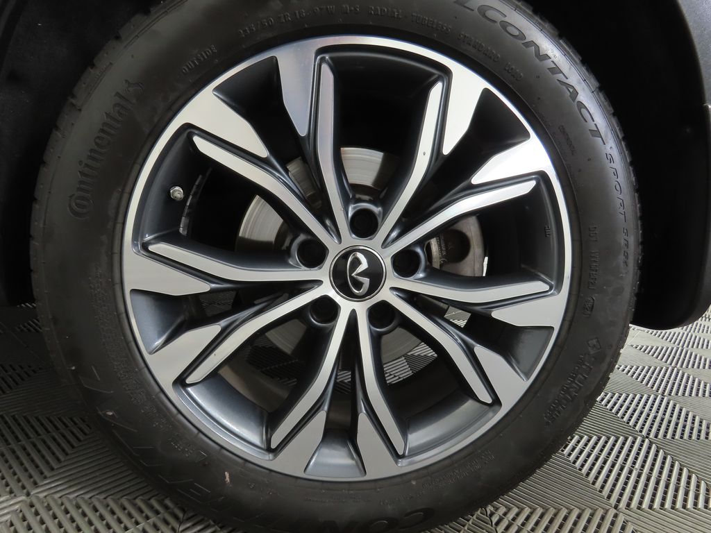 Thumbnail: 2018 INFINITI QX30 - 31