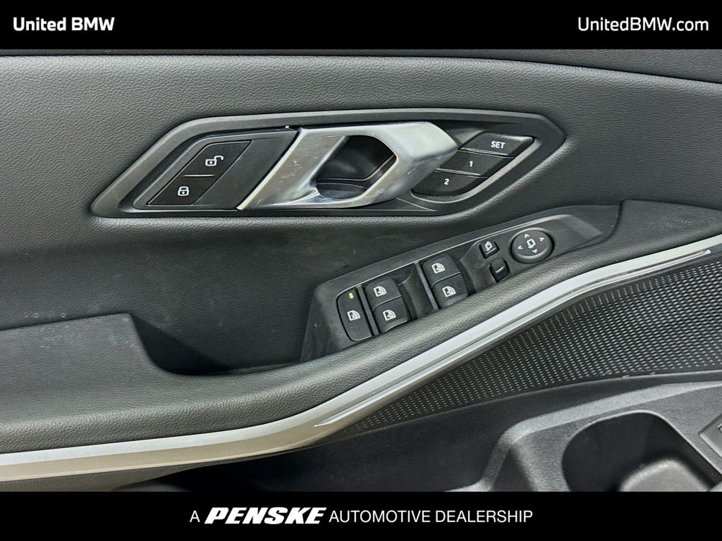 Thumbnail: 2025 BMW 3 Series - 3