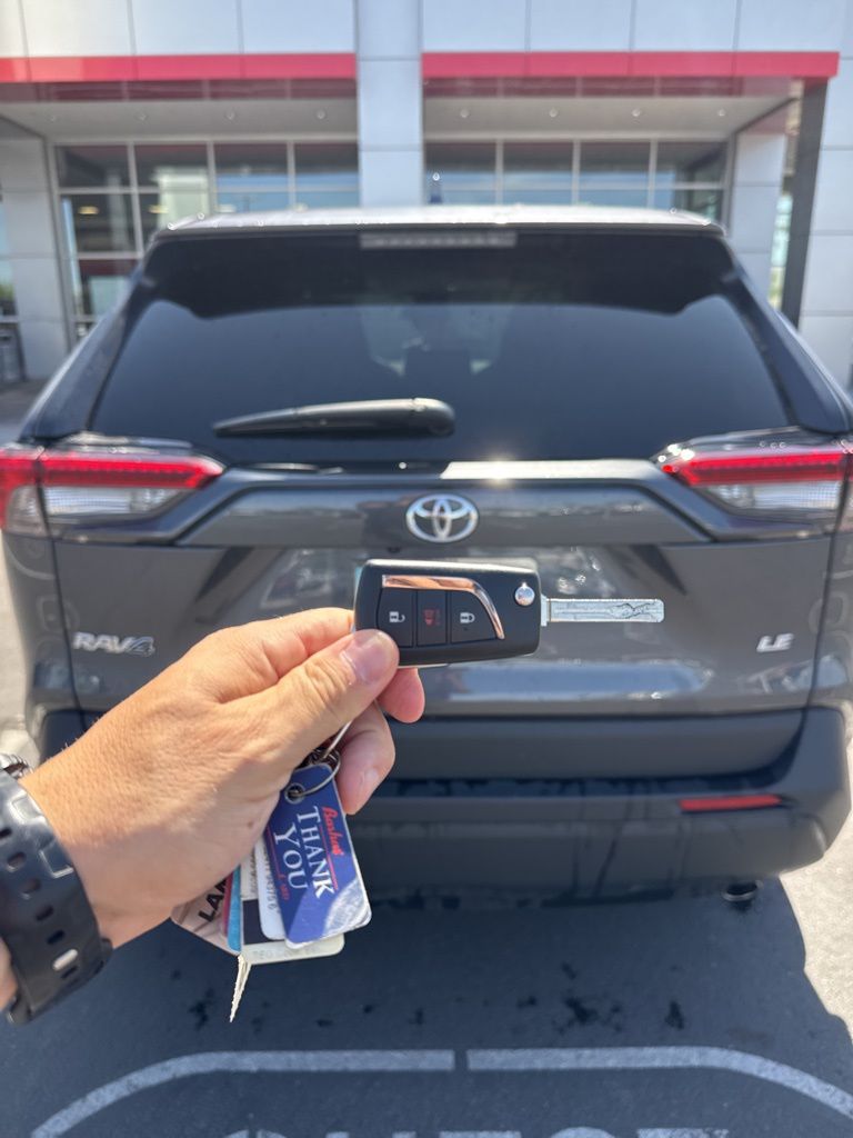2023 Toyota RAV4 LE 10