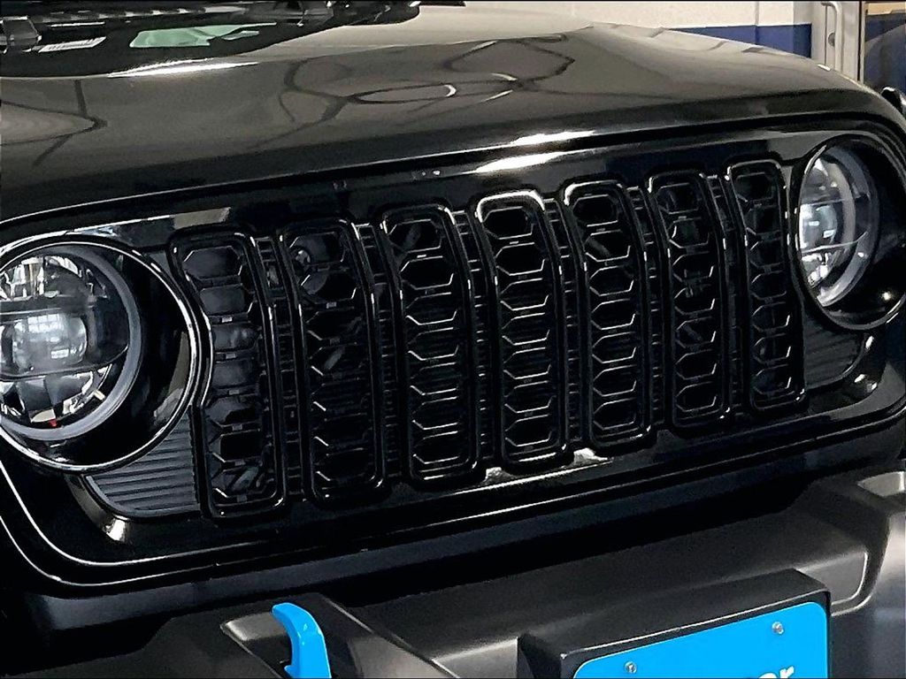 2024 Jeep Wrangler — photo 31