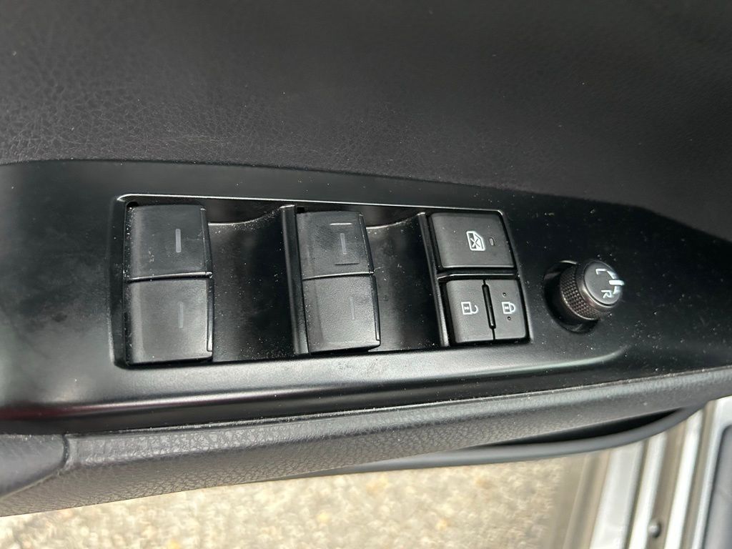 Thumbnail: 2025 Toyota Camry - 17