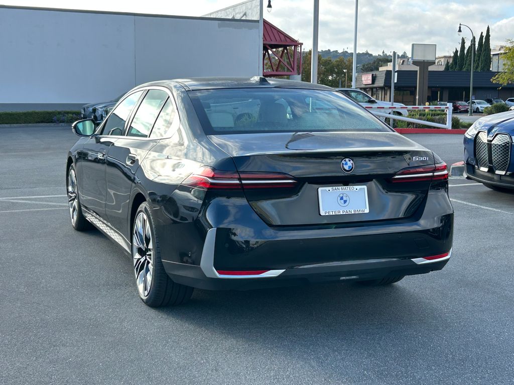 Thumbnail: 2026 BMW 5 Series - 3