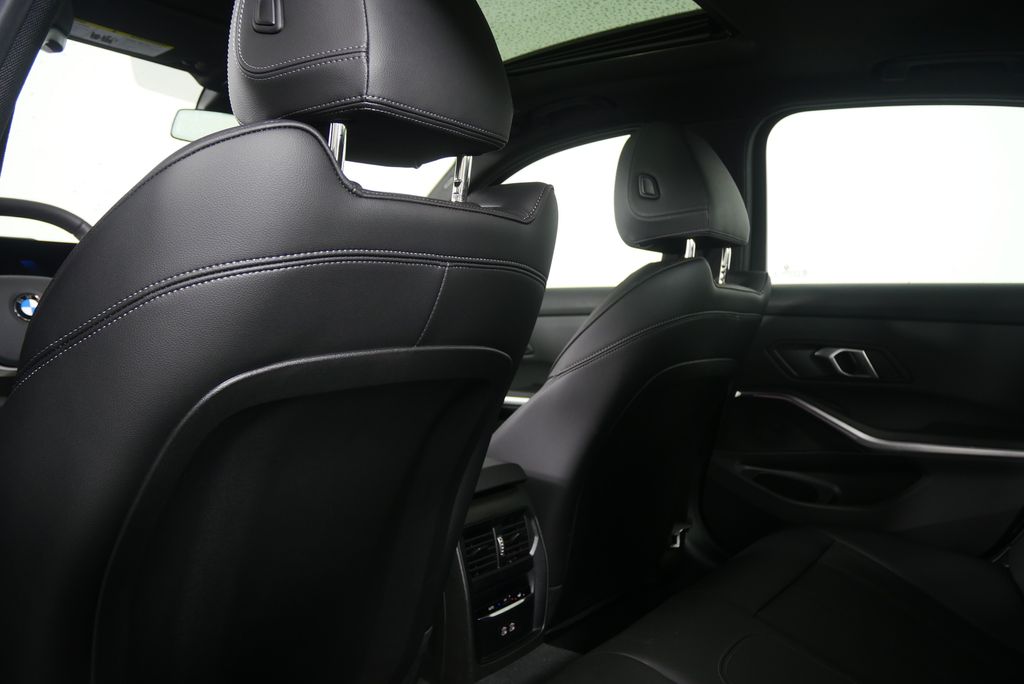 Thumbnail: 2025 BMW 3 Series - 16