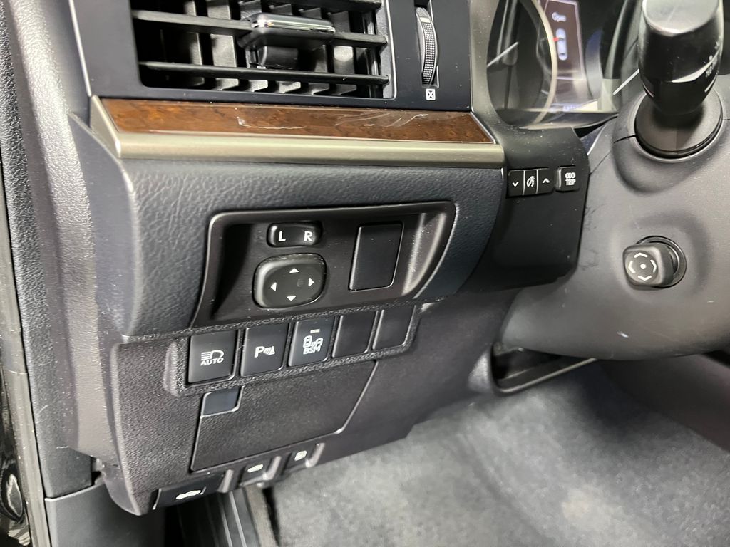 Thumbnail: 2016 Lexus ES - 26