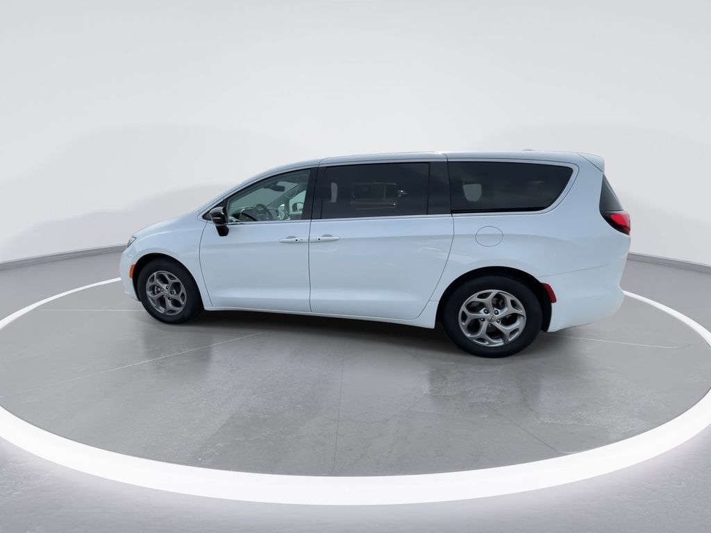 Used 2024 White Chrysler Limited image 5