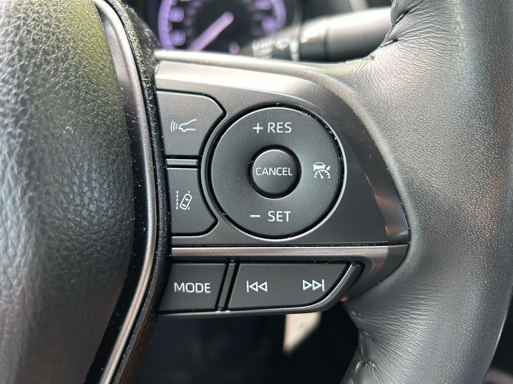 2021 Toyota Camry SE 24