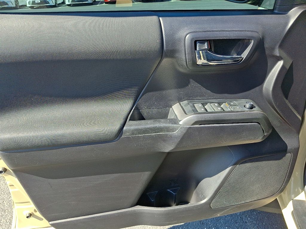Thumbnail: 2020 Toyota Tacoma - 13