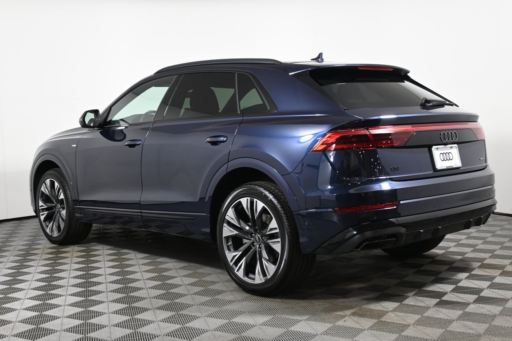 Thumbnail: 2025 Audi Q8 - 5