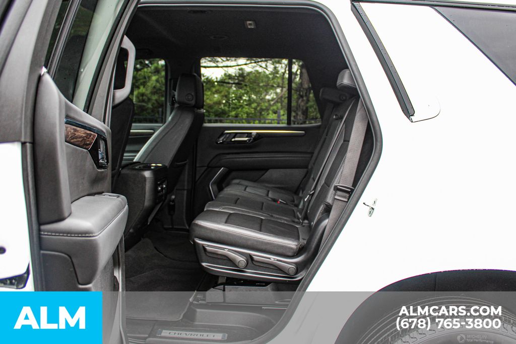 Used 2025 White Chevrolet LT image 17