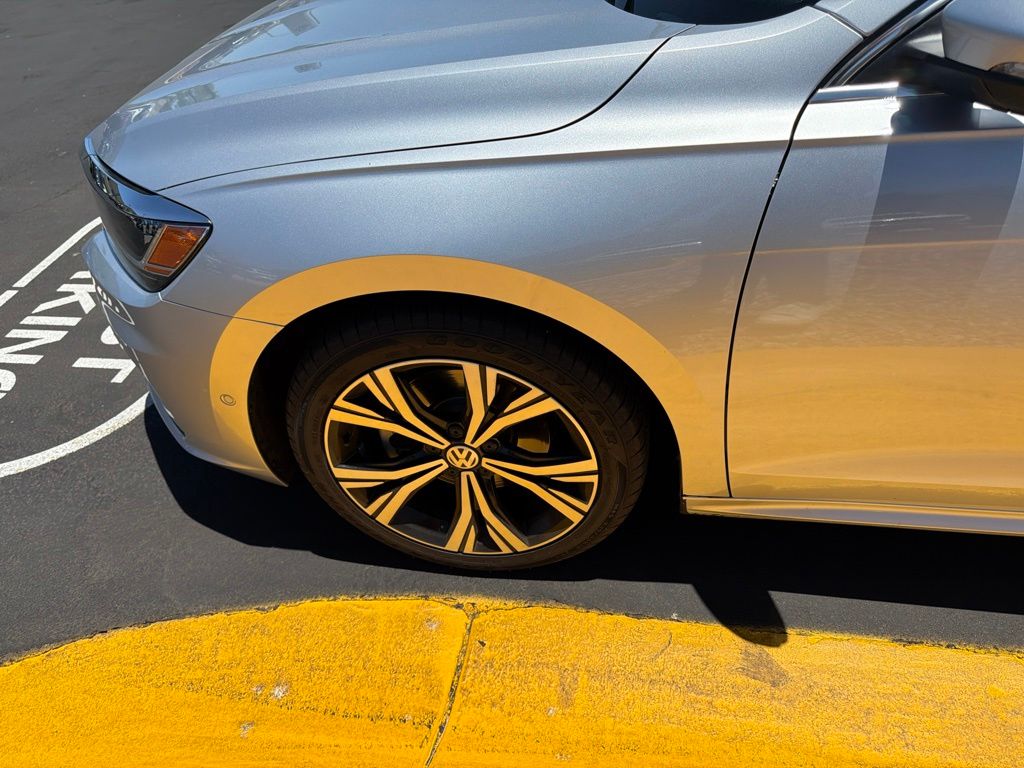 Thumbnail: 2020 Volkswagen Passat - 9
