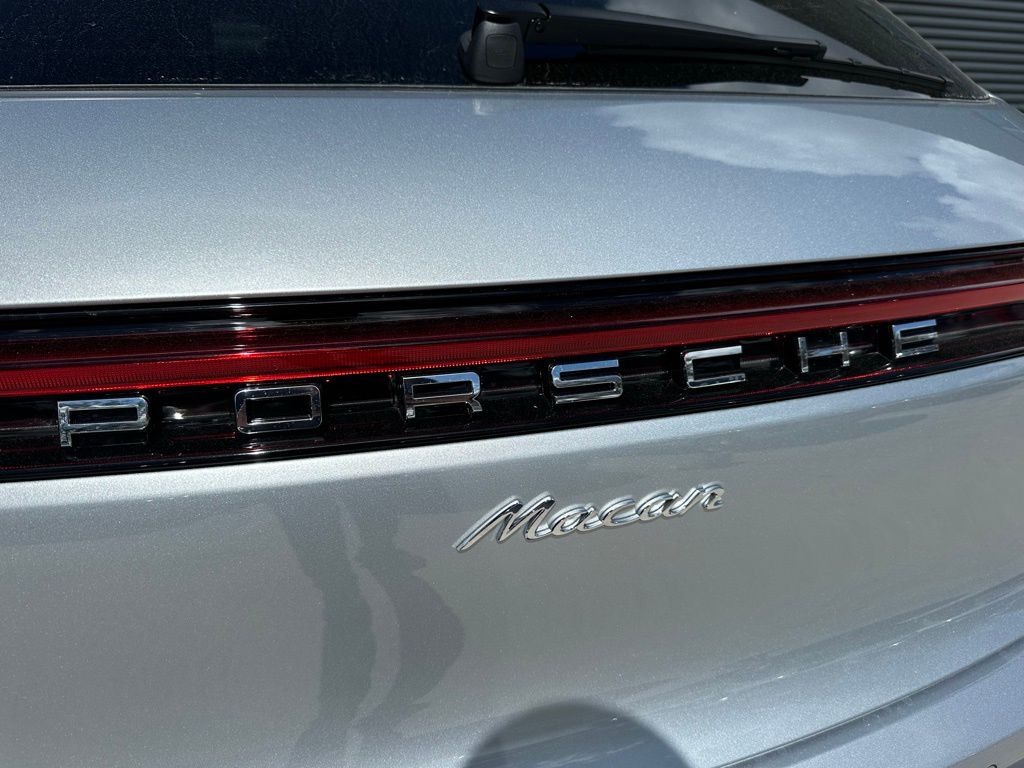 2025 Porsche Macan  13