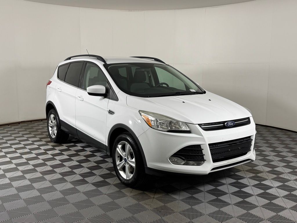 Oxford White 2016 Ford Escape SE FWD SUV / Crossover Front-Wheel Drive 6-Speed Automatic