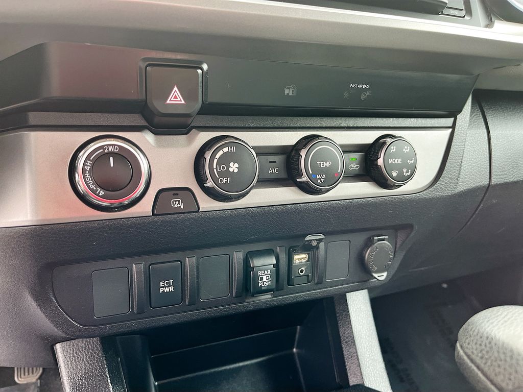 Used 2019 White Toyota SR5 image 15