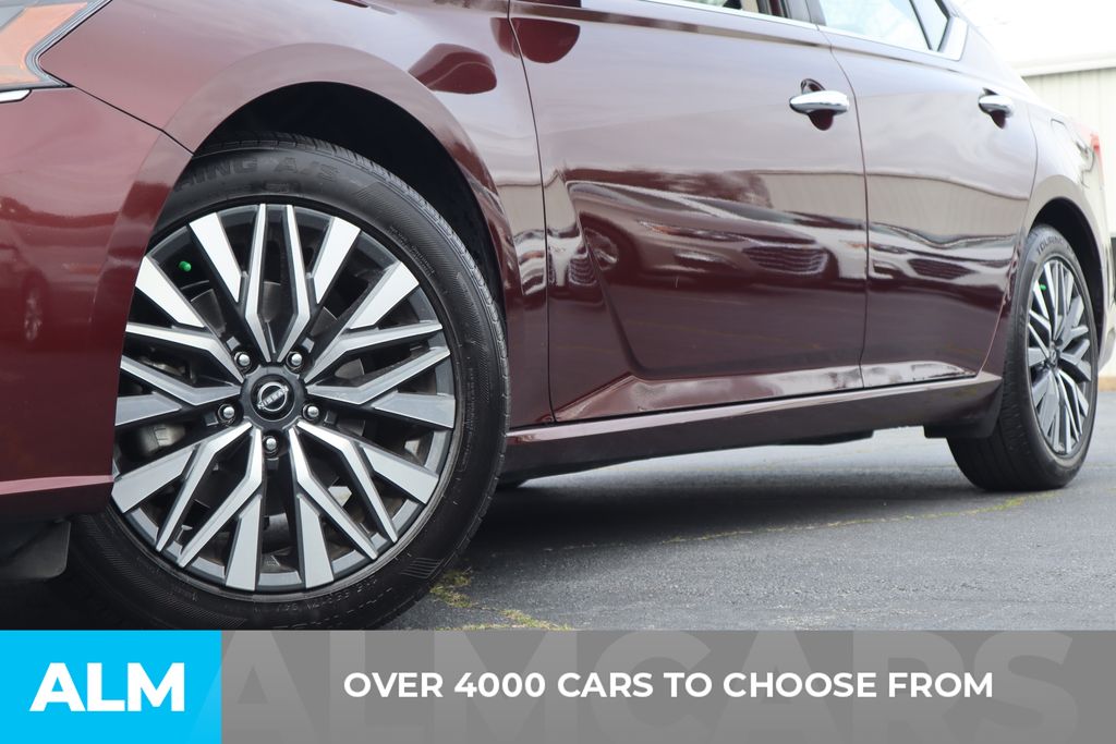Used 2025 Red Nissan 2.5 SV image 3