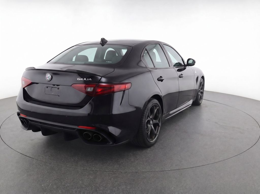 Thumbnail: 2018 Alfa Romeo Giulia - 4