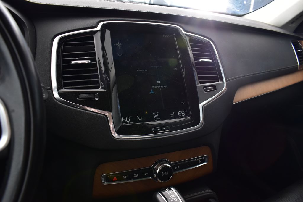 Thumbnail: 2020 Volvo XC90 - 17