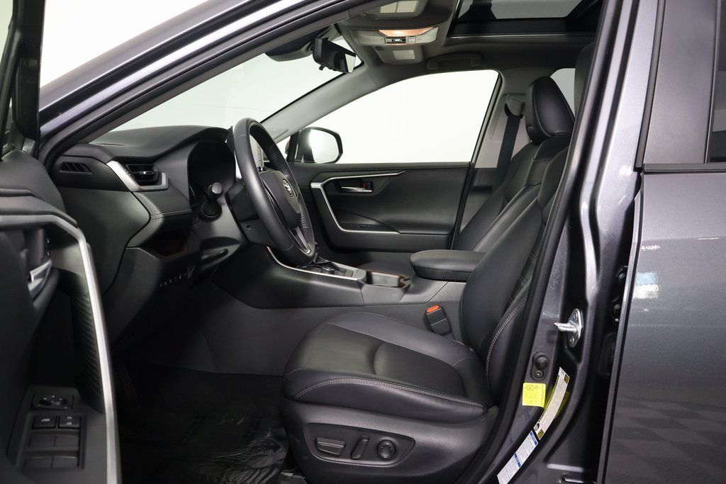 Thumbnail: 2020 Toyota RAV4 - 10