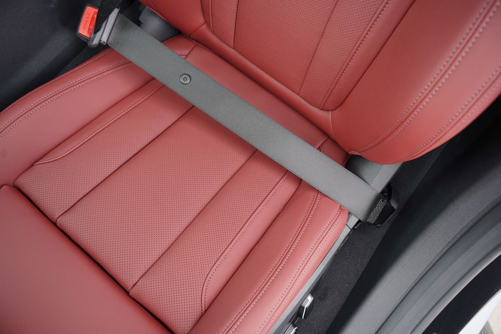 Thumbnail: 2026 BMW i4 - 12