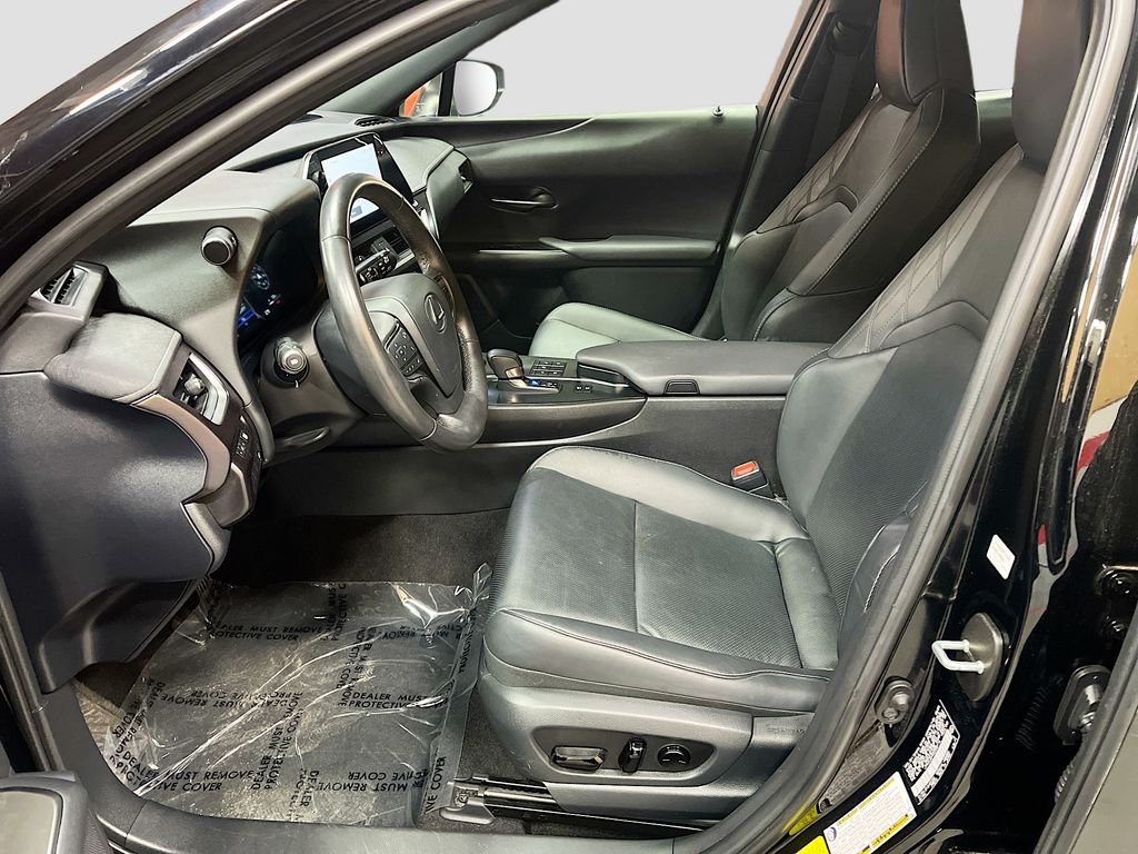 Used 2025 Obsidian Lexus 300h F SPORT Design image 21
