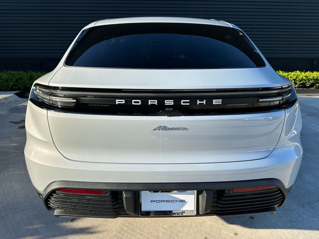 Thumbnail: 2025 Porsche Macan - 12