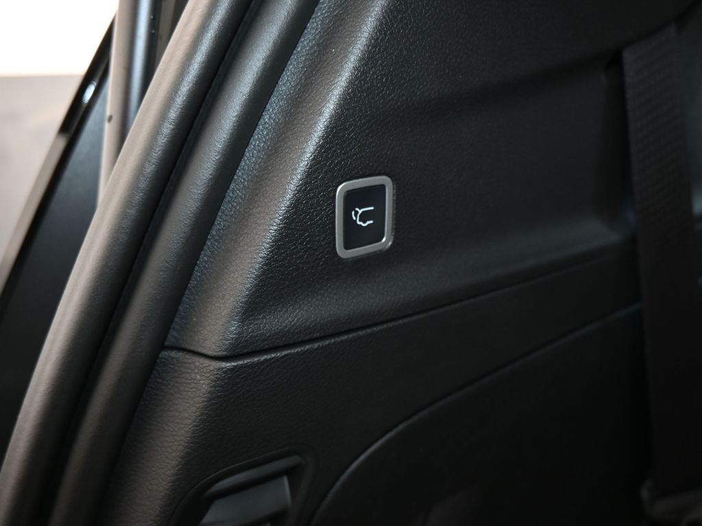 New 2026 Bright White Clearcoat Chrysler Select image 38