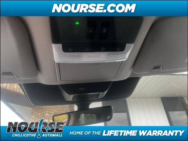 2024 Nissan Pathfinder Platinum photo