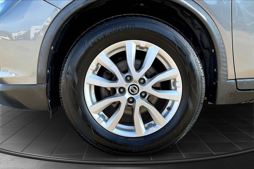 2019 Nissan Rogue SV - 8