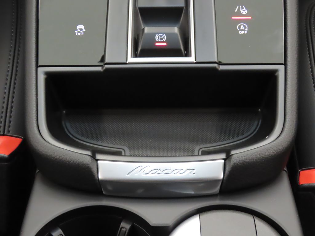 Thumbnail: 2026 Porsche Macan - 28