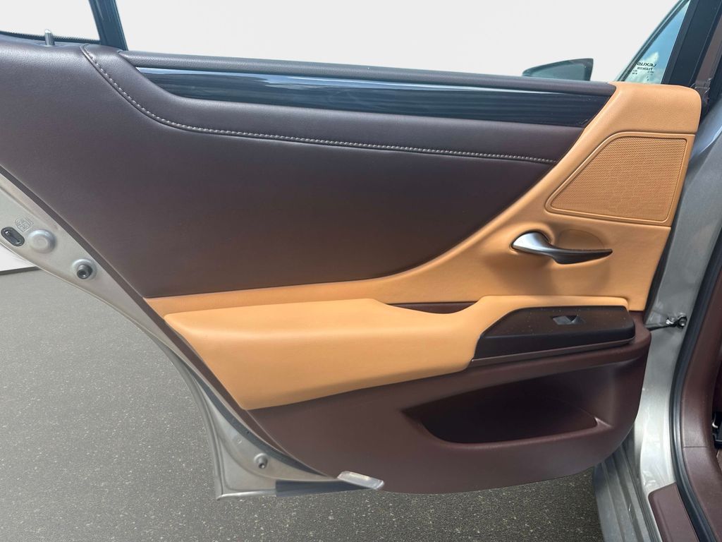 Used 2020 Lexus ES Sedan