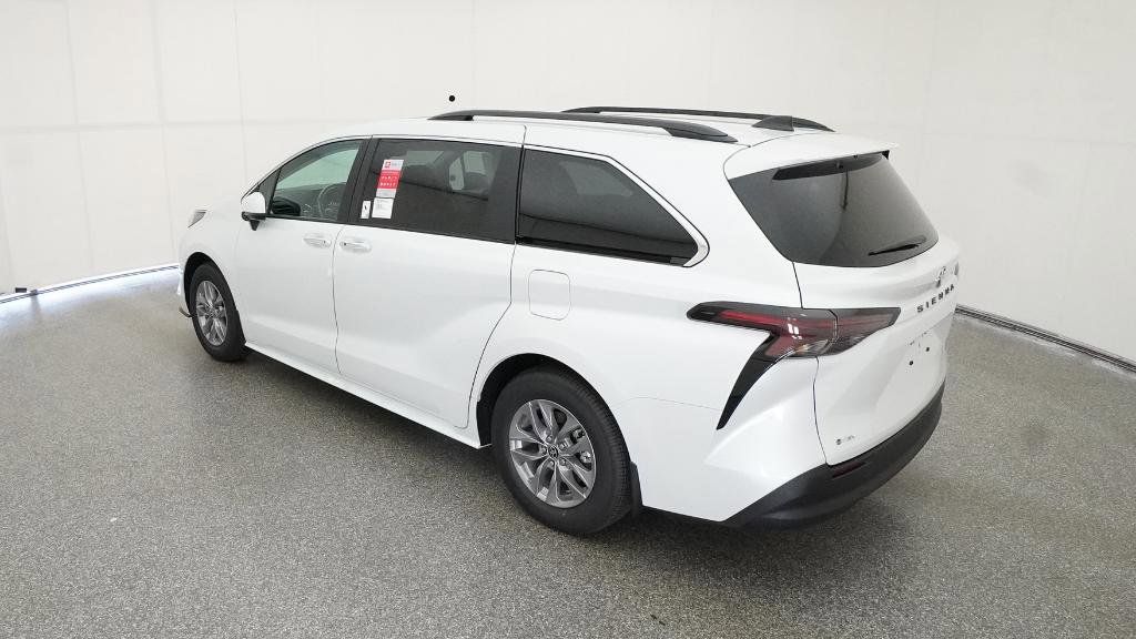 Thumbnail: 2025 Toyota Sienna - 22