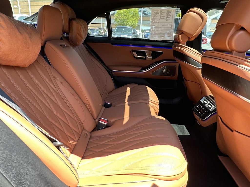 Thumbnail: 2025 Mercedes-Benz S-Class - 12