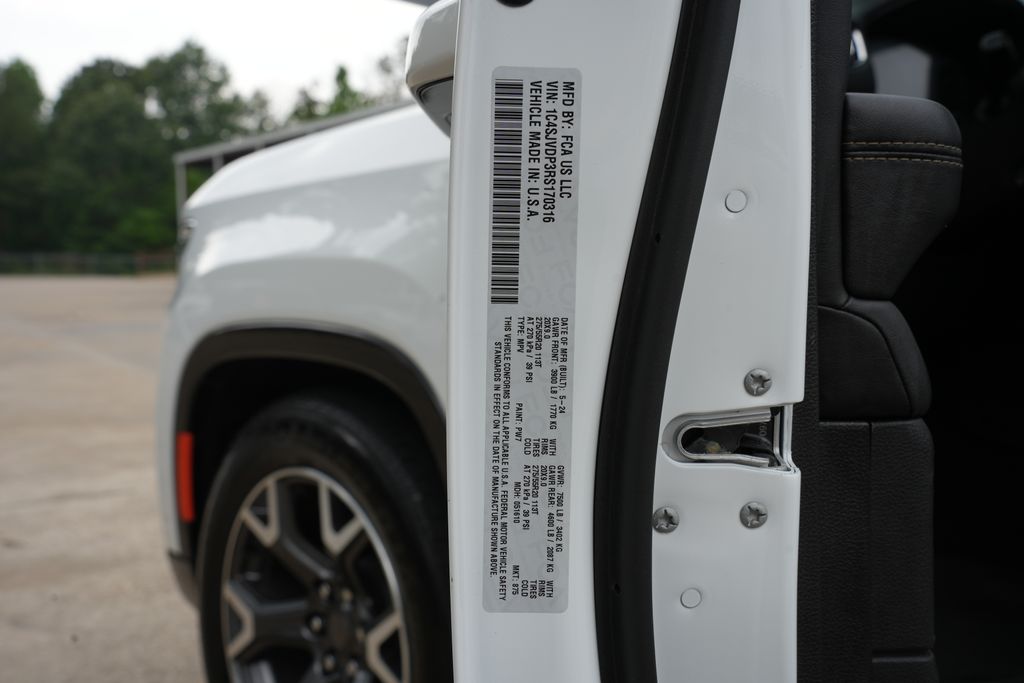 2024 Jeep Wagoneer Series III White at River Oaks CDJR