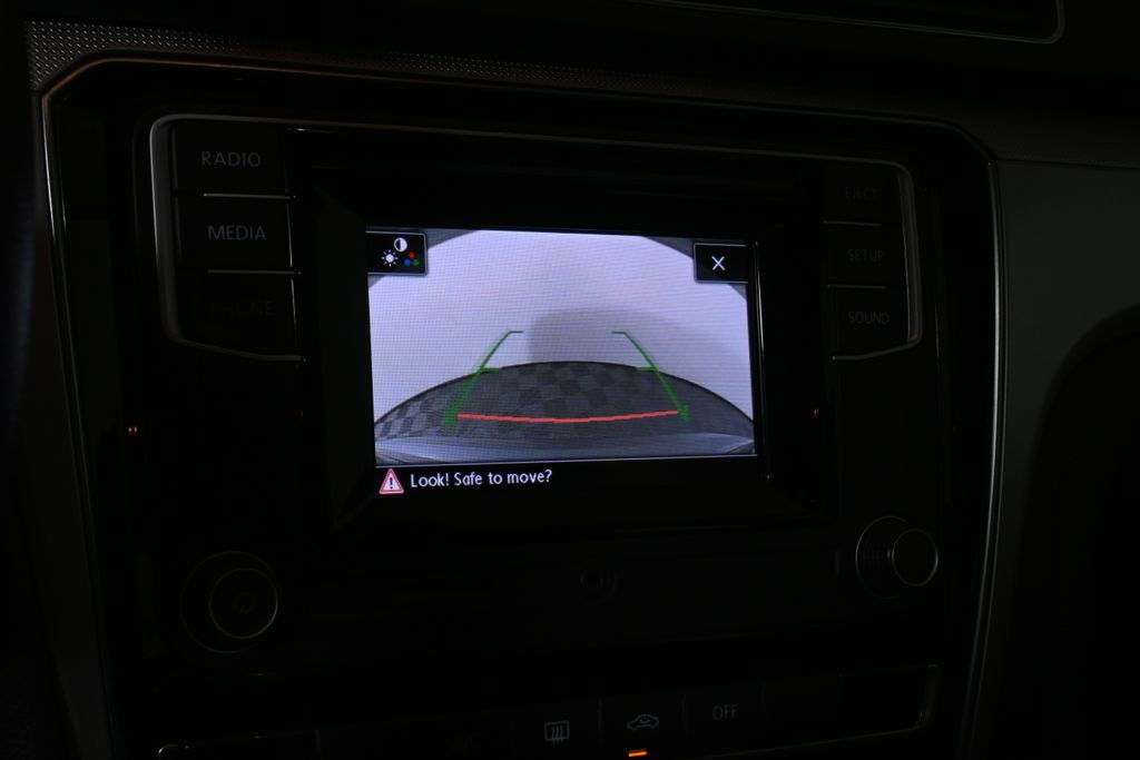 Thumbnail: 2018 Volkswagen Passat - 24