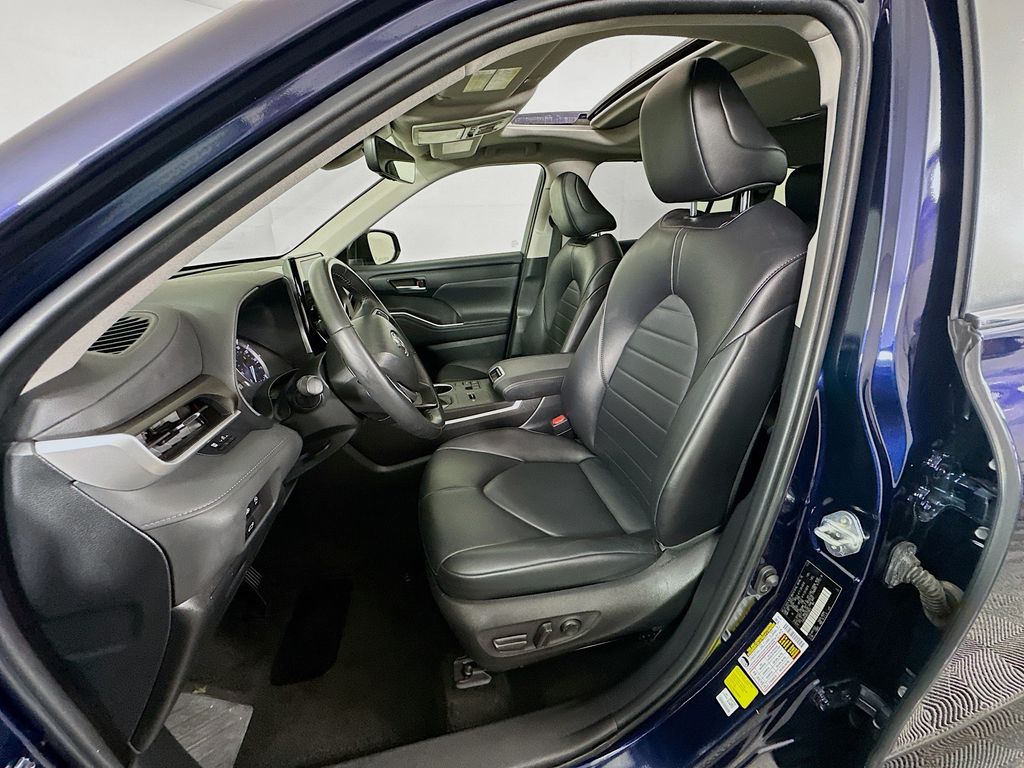 Thumbnail: 2024 Toyota Highlander - 21