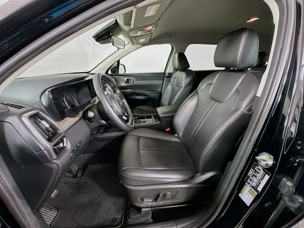 Thumbnail: 2023 Kia Sorento - 21