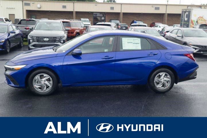 2025 Hyundai Elantra SE photo 7