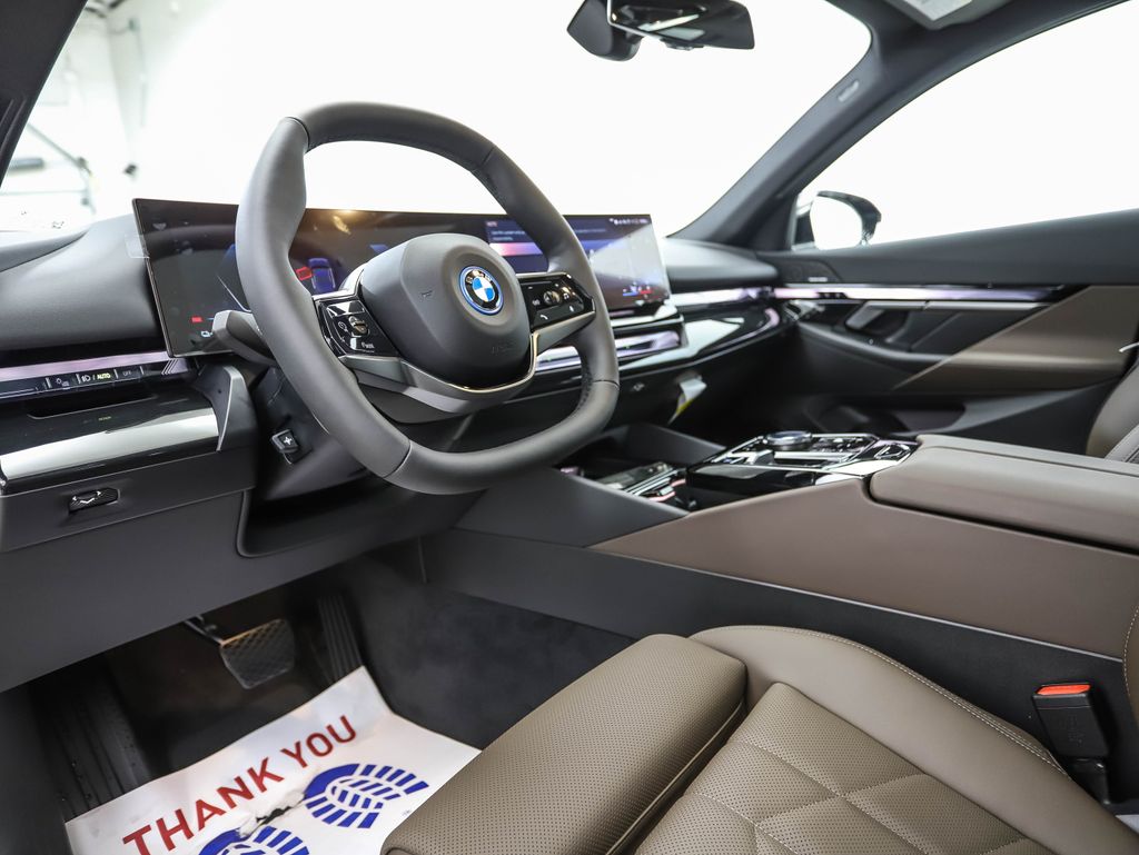 2025 BMW i5 xDrive40 10