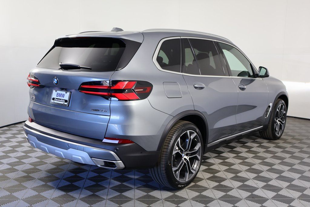 Thumbnail: 2026 BMW X5 - 2