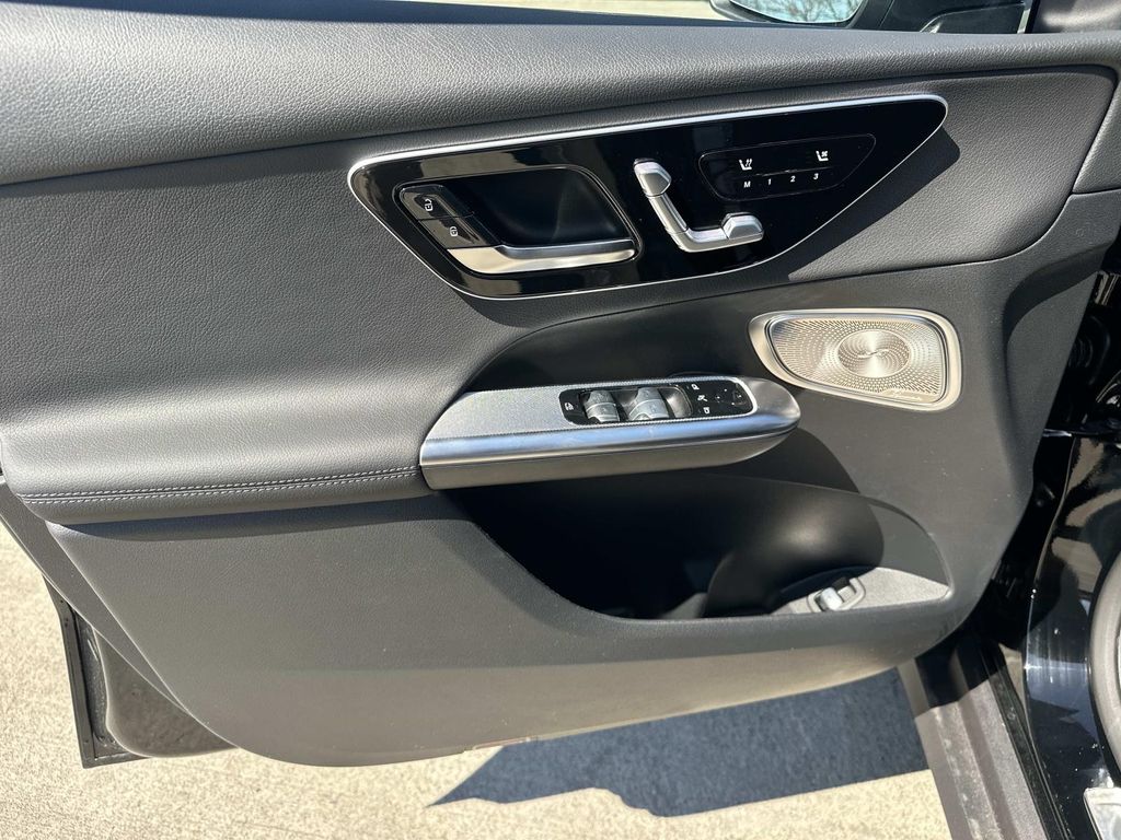 Thumbnail: 2026 Mercedes-Benz GLC - 17