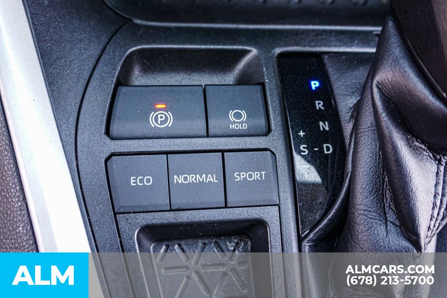 2021 Toyota RAV4 LE - Photo 44