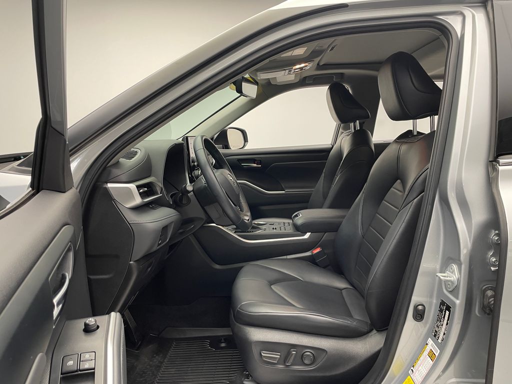 2022 Toyota Highlander XLE 12