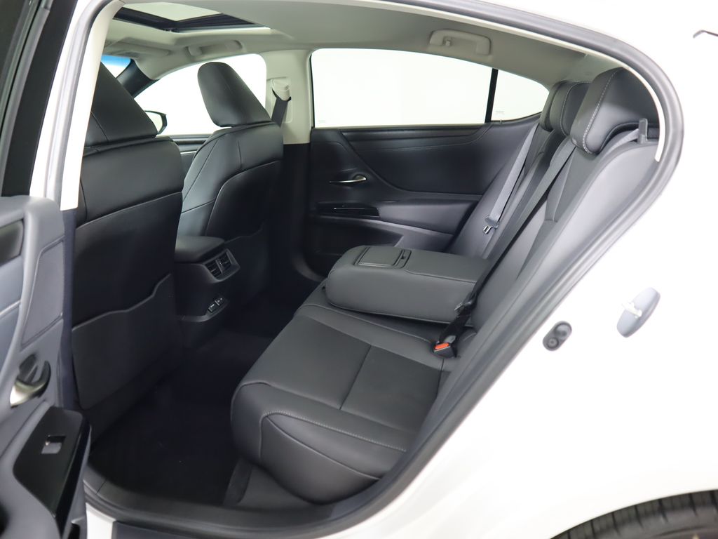 Thumbnail: 2025 Lexus ES - 22