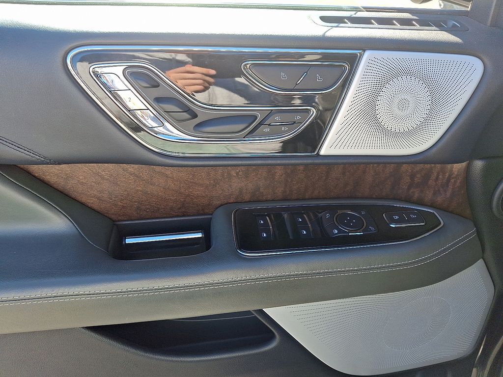 Thumbnail: 2022 Lincoln Navigator - 12