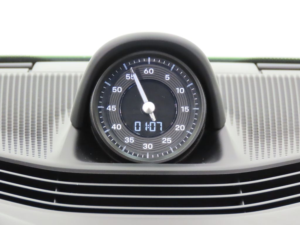 Thumbnail: 2023 Porsche Taycan - 27