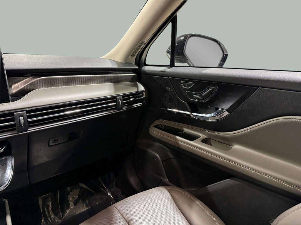 Certified Used 2023 Pristine White Metallic Tri-Coat Lincoln Reserve image 20