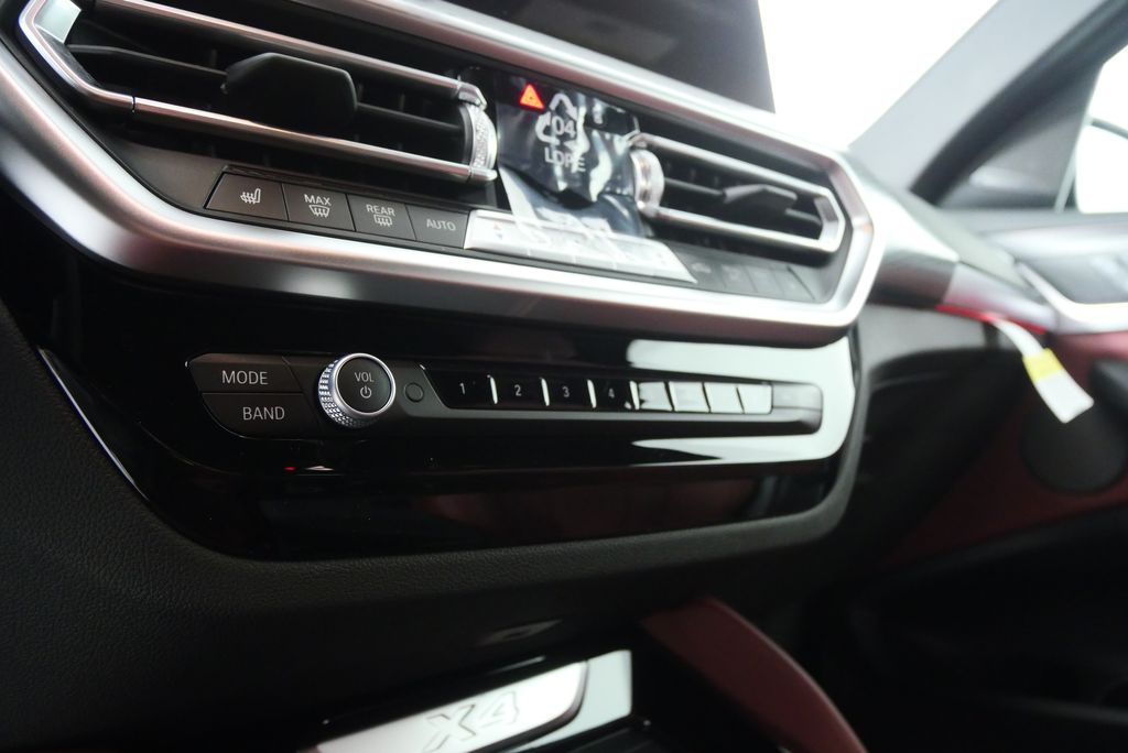 Thumbnail: 2025 BMW X4 - 21