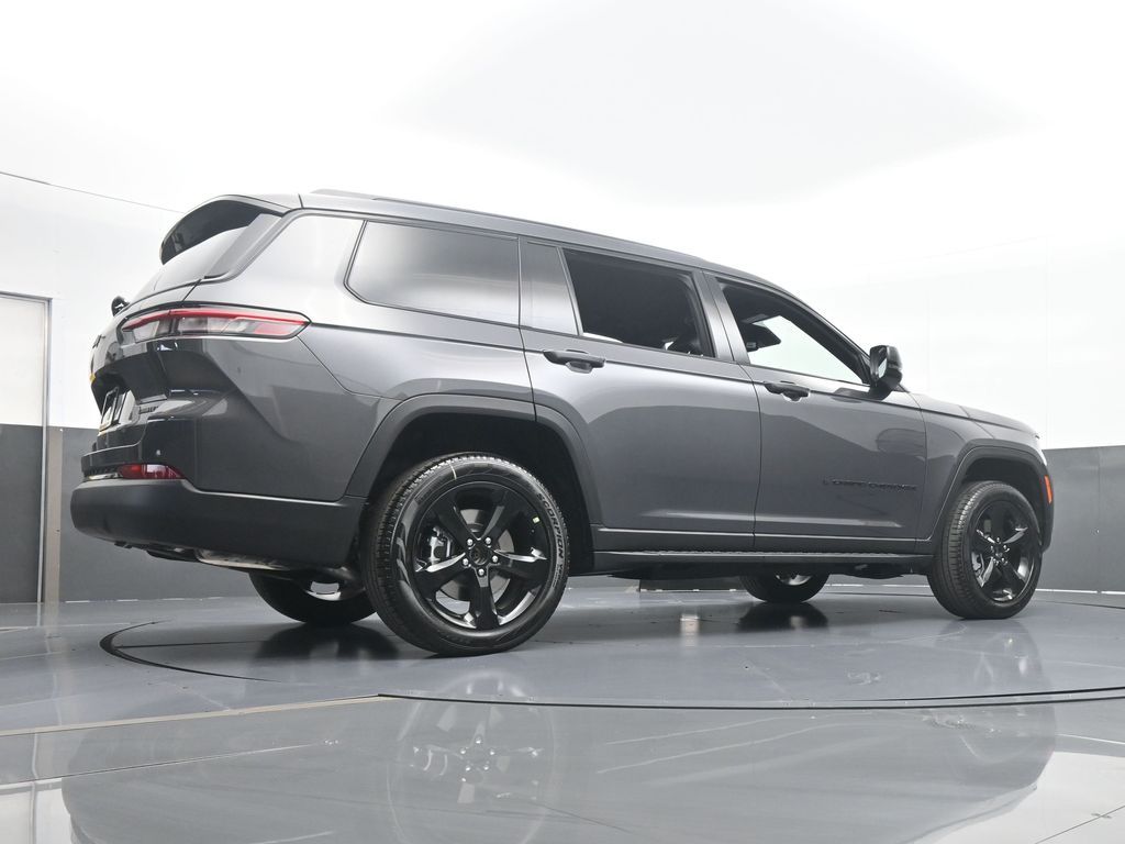 Used 2025 Baltic Gray Metallic Clearcoat Jeep Limited image 30