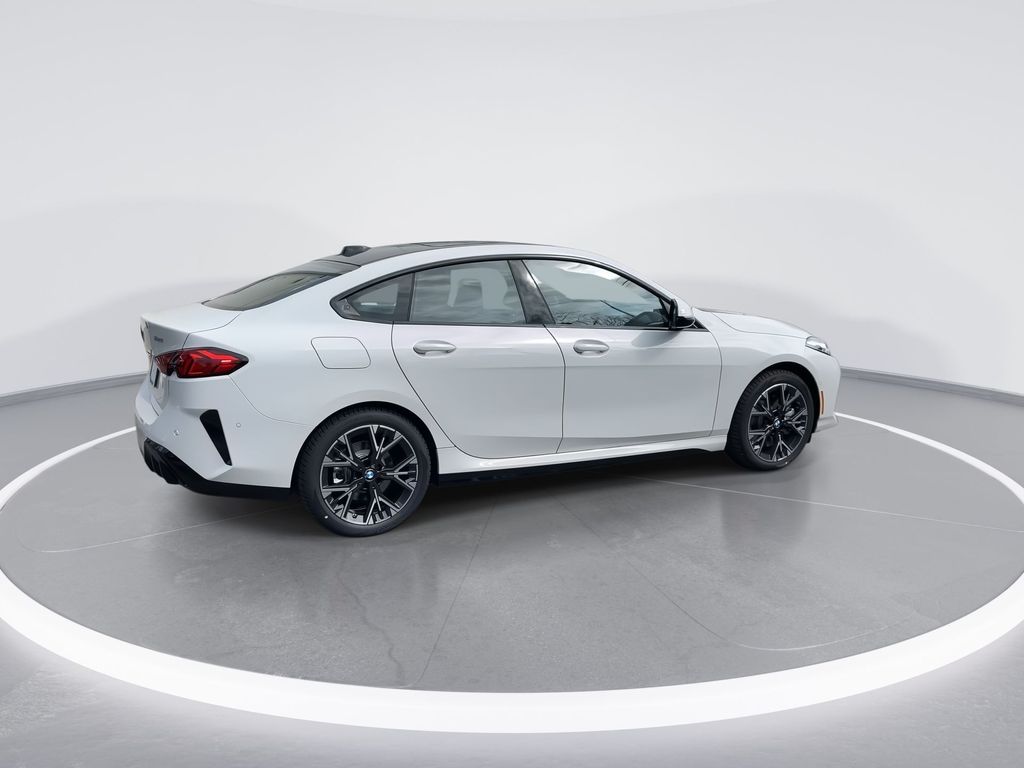 Thumbnail: 2025 BMW 2 Series - 8