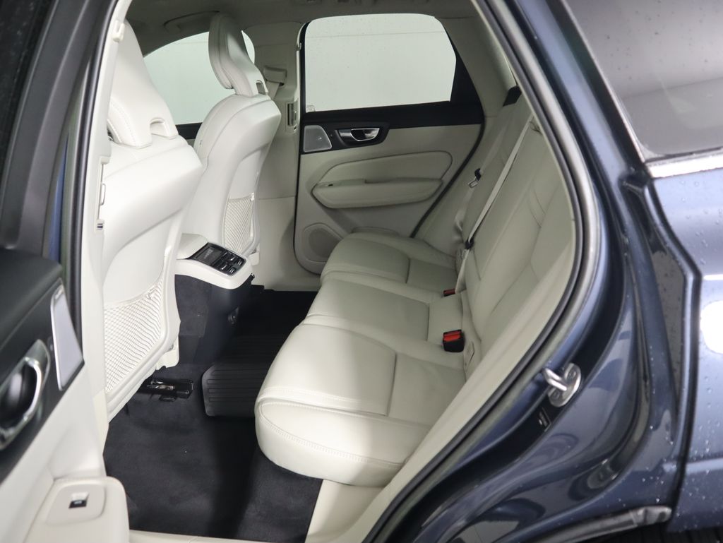 Thumbnail: 2023 Volvo XC60 - 20