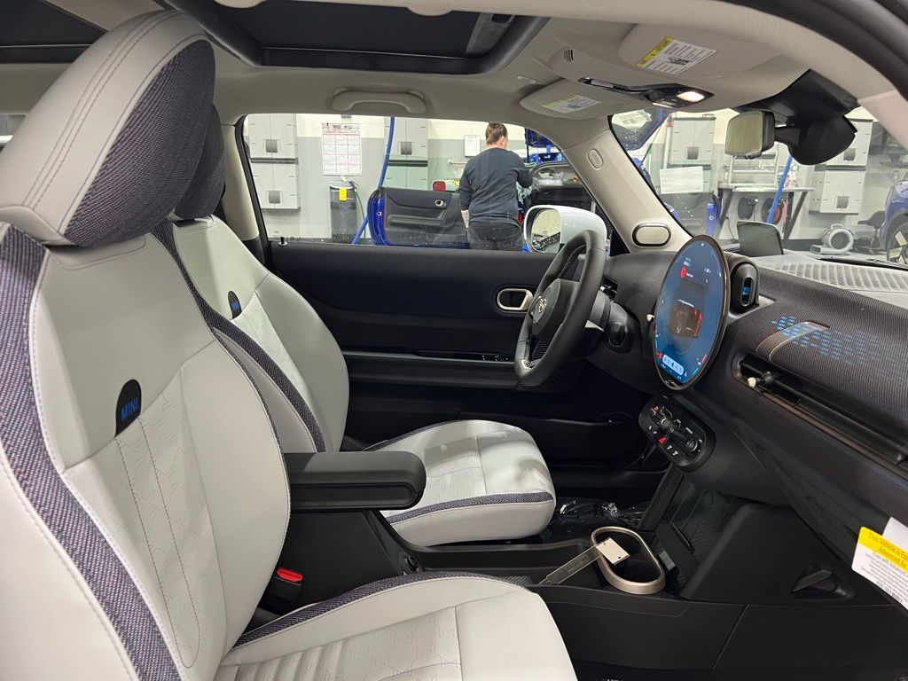 Thumbnail: 2025 MINI Cooper - 23